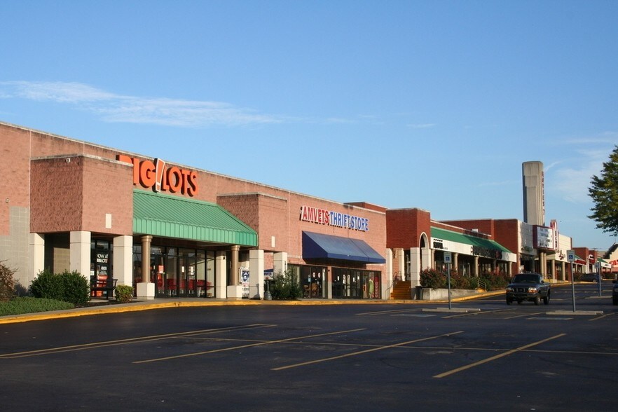 More Photos Of 109-297 N Seven Oaks Dr, Knoxville Freestanding For Lease