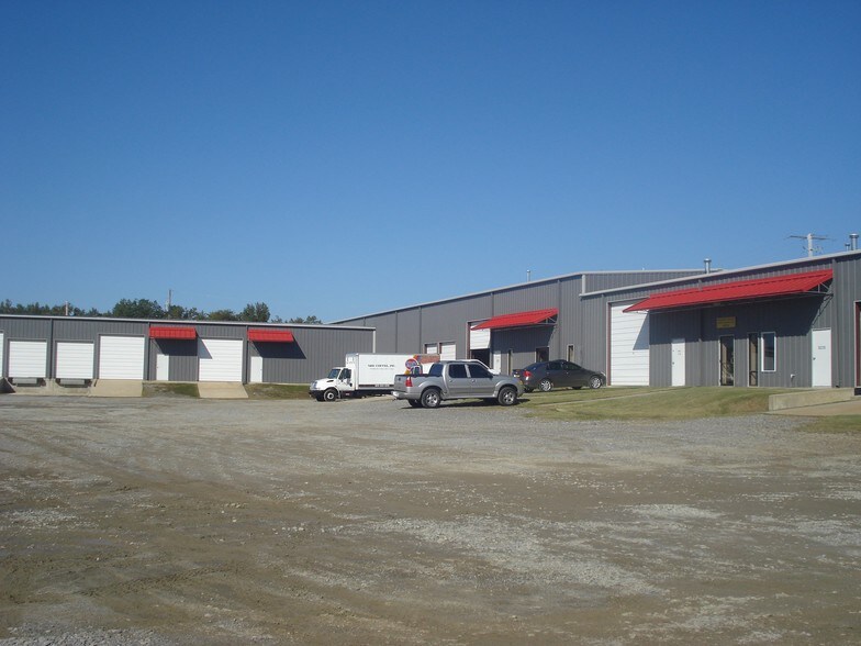 More Photos Of 16220 Alexander Rd, Alexander Warehouse For Lease