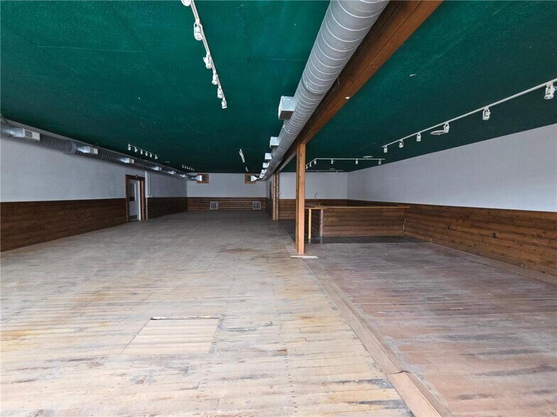 More Photos Of 129-131 S Main St, Luck Restaurant For Sale