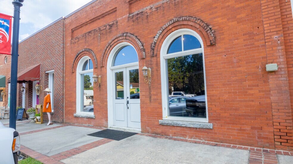 More Photos Of 20 Spring Rd, Molena Storefront For Sale
