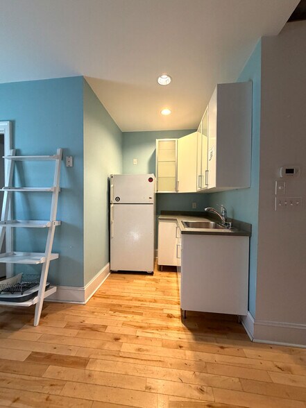 More Photos Of 3237 Eastern Ave, Baltimore Office For Lease