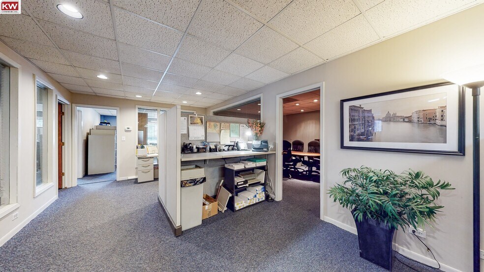 More Photos Of 707-717 N Iowa Ave, Villa Park Office For Sale