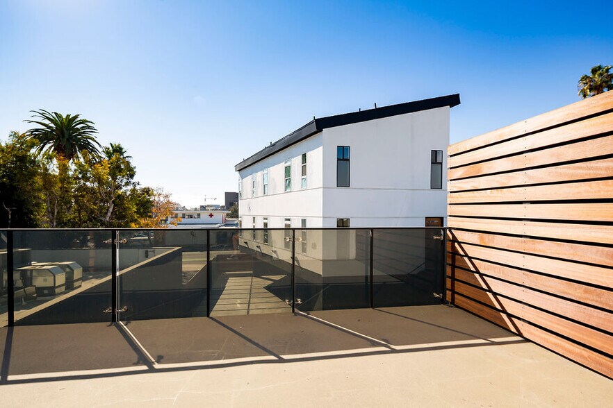 More Photos Of 1447 11th St, Santa Monica Office Residential For Sale