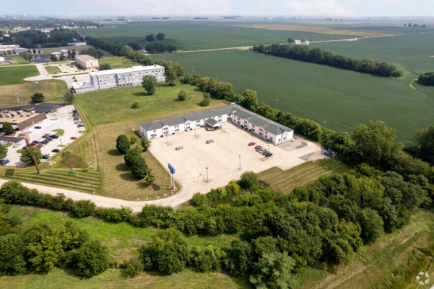 More Photos Of 5100 Hickory Point Frontage Rd, Decatur Hotel For Sale