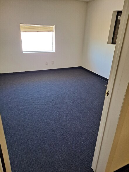 More Photos Of 1126 E Lincoln St, Banning Manufacturing For Lease