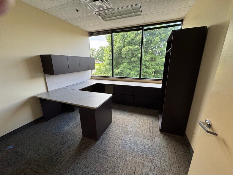 More Photos Of 2031 Nelson Miller Pky, Louisville Office For Lease