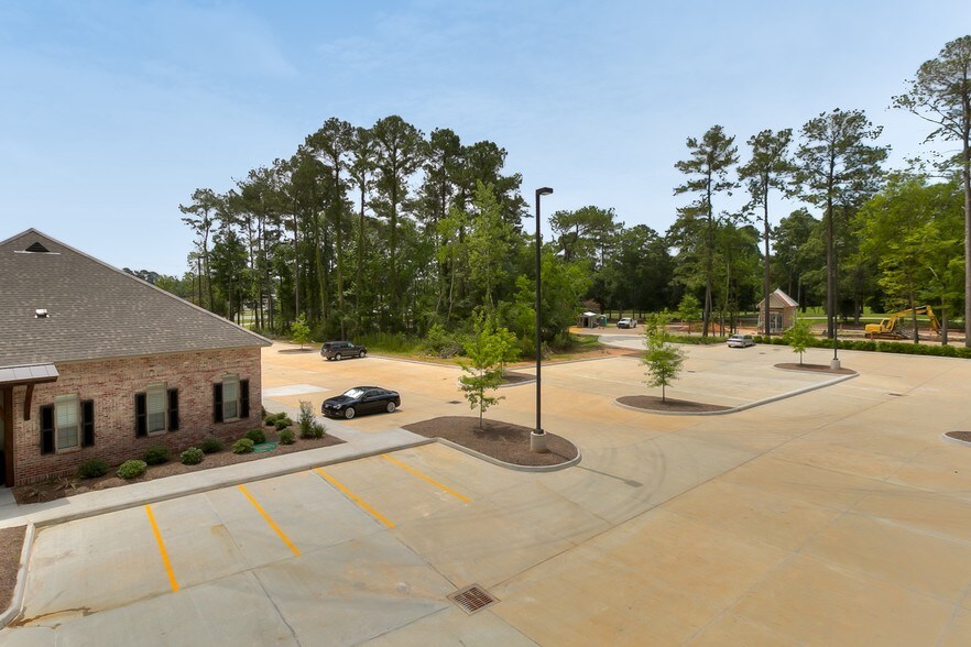 More Photos Of 102 Fontainbleau Dr, Mandeville Office For Sale