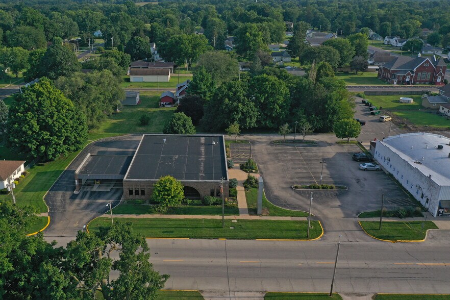 More Photos Of 324 E Main St, Knoxville Bank For Lease