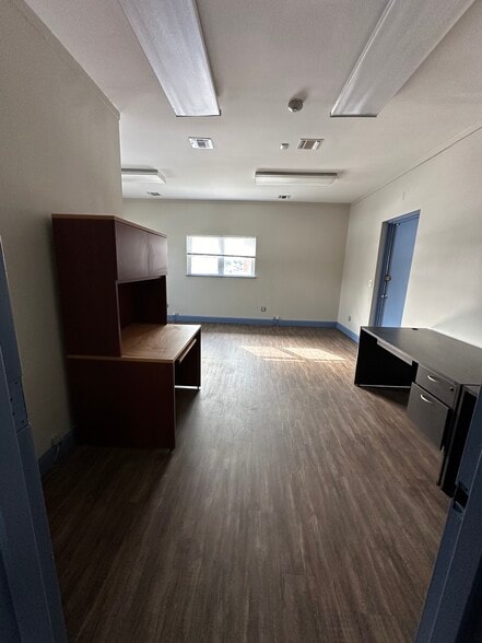 More Photos Of 81 W Hills Rd, Huntington Station Flex For Sale