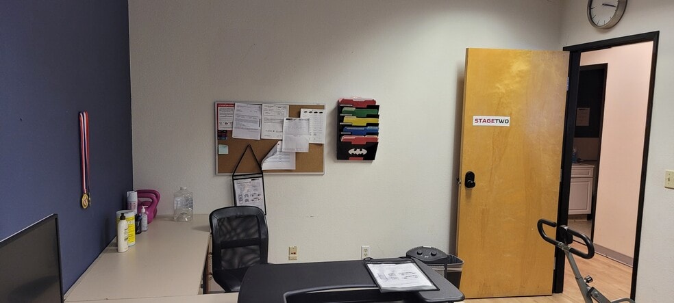 More Photos Of 601 Commerce Dr, Roseville Flex For Lease