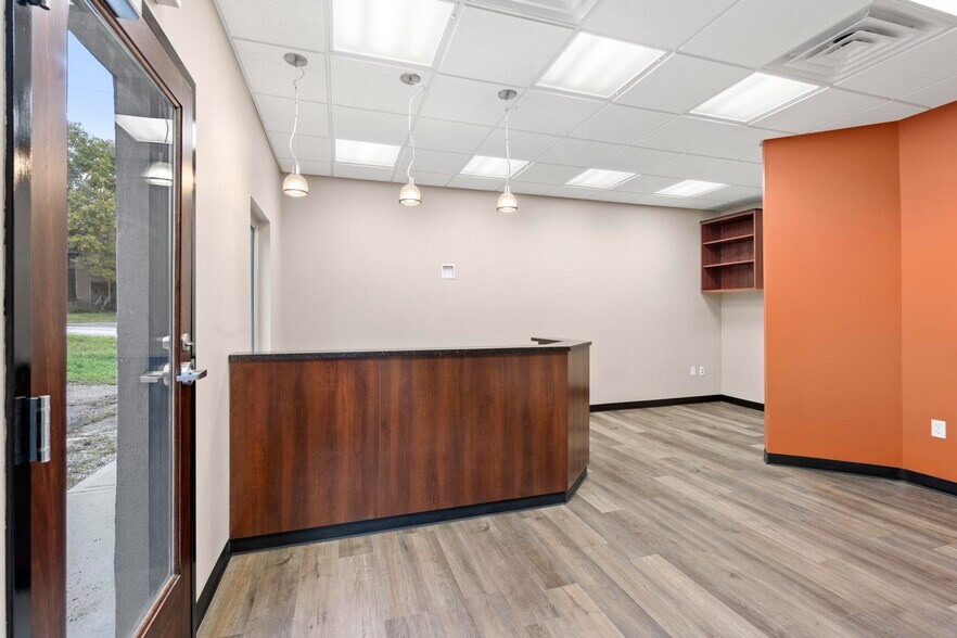 More Photos Of 1006 Ash St, Eudora Loft Creative Space For Lease