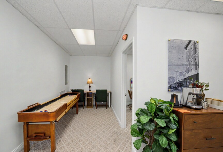 More Photos Of 139 W Ellis Rd, Griffin Loft Creative Space For Sale