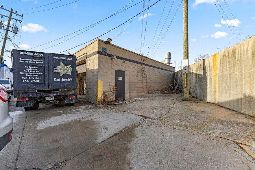 More Photos Of 5420 Oakman Blvd, Dearborn Warehouse For Sale
