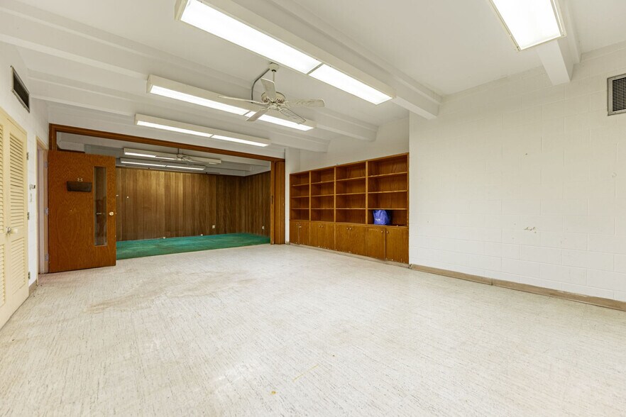 More Photos Of 1203 3rd Ave, Rockford Religious Facility For Sale