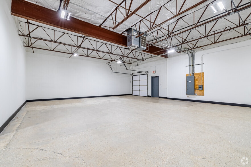 More Photos Of 2307 Springlake Rd, Farmers Branch Unknown For Lease