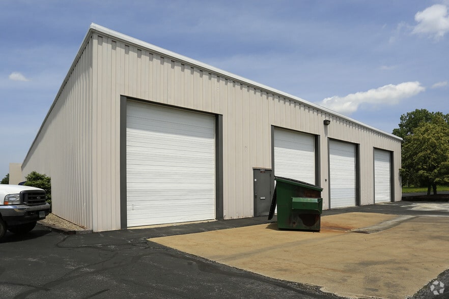 More Photos Of 13921-13981 W Parkway, Cleveland Warehouse For Lease