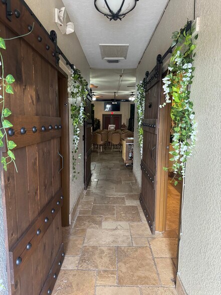 More Photos Of 1001 Manatee Ave, Bradenton Storefront Retail Office For Sale