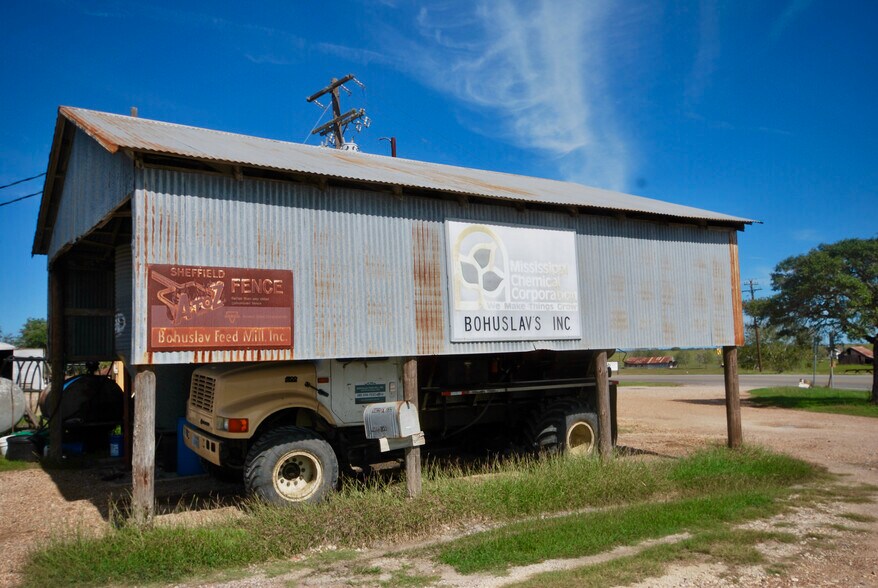 More Photos Of 5040 FM 1295, Moulton Specialty For Sale