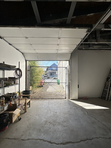 More Photos Of 3384 SE Milwaukie Ave, Portland Storefront For Lease