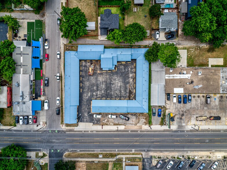 More Photos Of 2627 Manor Rd, Austin Hotel For Sale