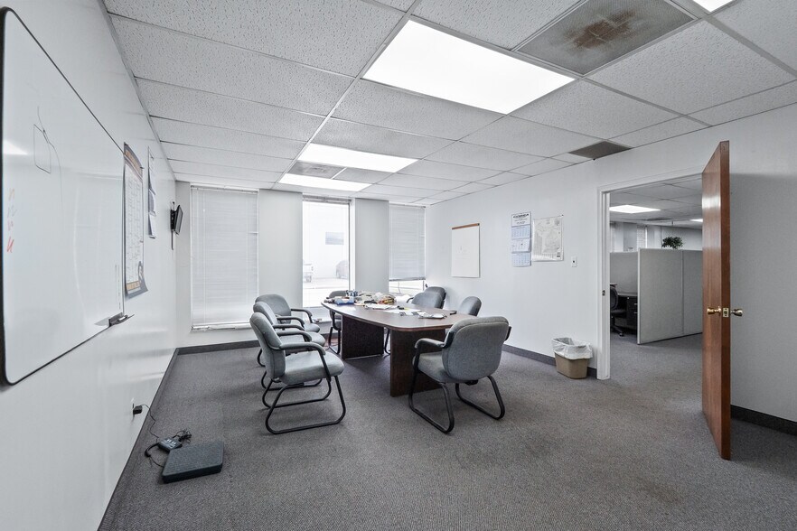 More Photos Of 32301 Howard Ave, Madison Heights Manufacturing For Lease