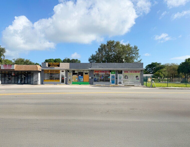 Primary Photo Of 13639 W Dixie Hwy, North Miami Storefront For Lease