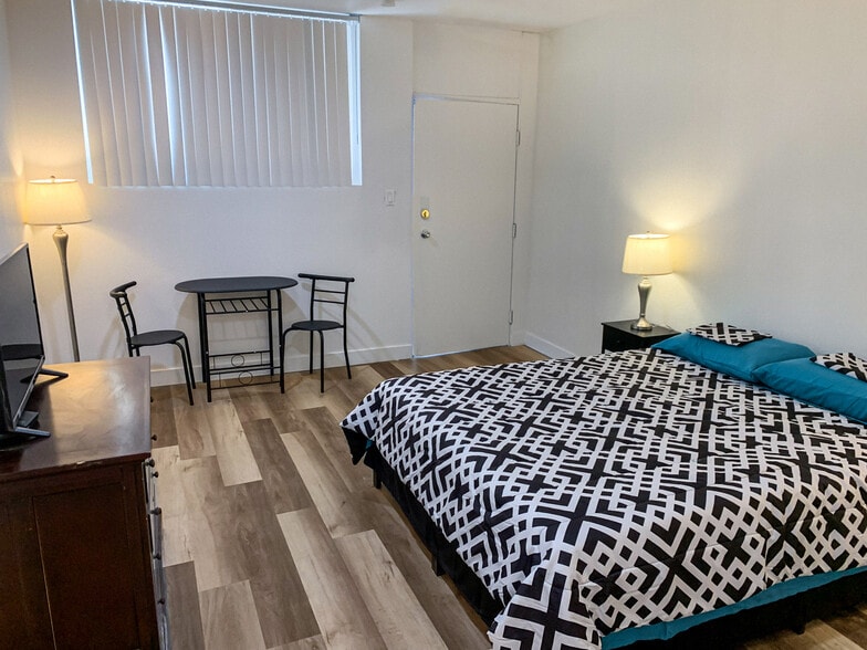 More Photos Of 200 S 8th St, Las Vegas Apartments For Sale