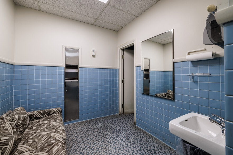 More Photos Of 100 Pixley Industrial Pky, Rochester Manufacturing For Sale