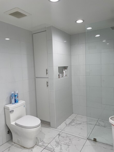 More Photos Of 300-308 E 2nd Ave, La Habra Service For Sale