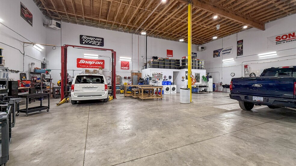 More Photos Of 2842-2848 Fenwick Rd, Kelowna Industrial For Sale