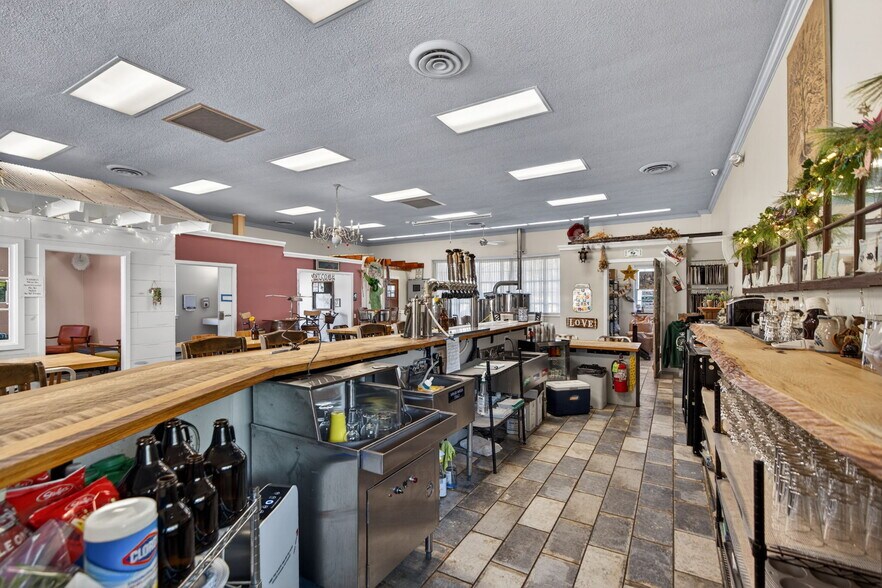 More Photos Of 101 Walnut St, Green Lane Bank For Sale