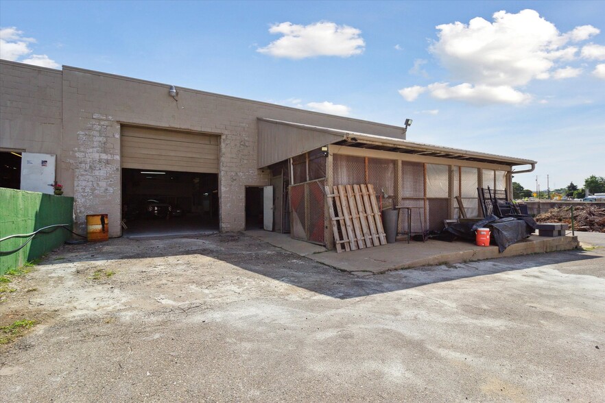 More Photos Of 4800 Joslyn Rd, Lake Orion Light Manufacturing For Sale