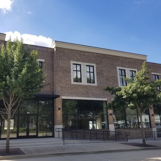 More Photos Of 409 N Oak St, Roanoke Storefront Retail Office For Lease