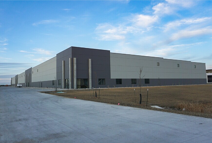 More Photos Of 2466 42nd St N, Fargo Distribution For Lease