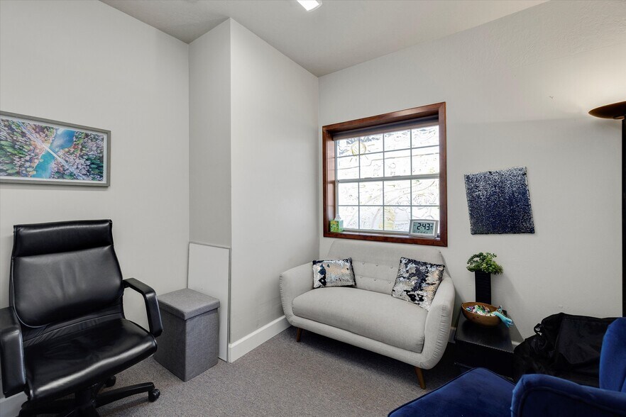 More Photos Of 113 N Elm St, Canby Restaurant For Lease
