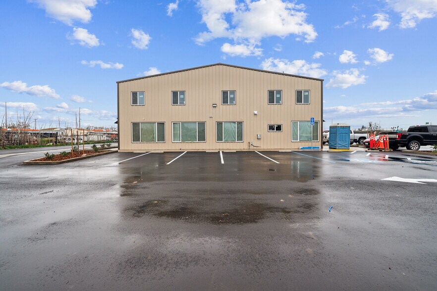 More Photos Of 2330 E Kaviland Ave, Fresno Light Manufacturing For Sale