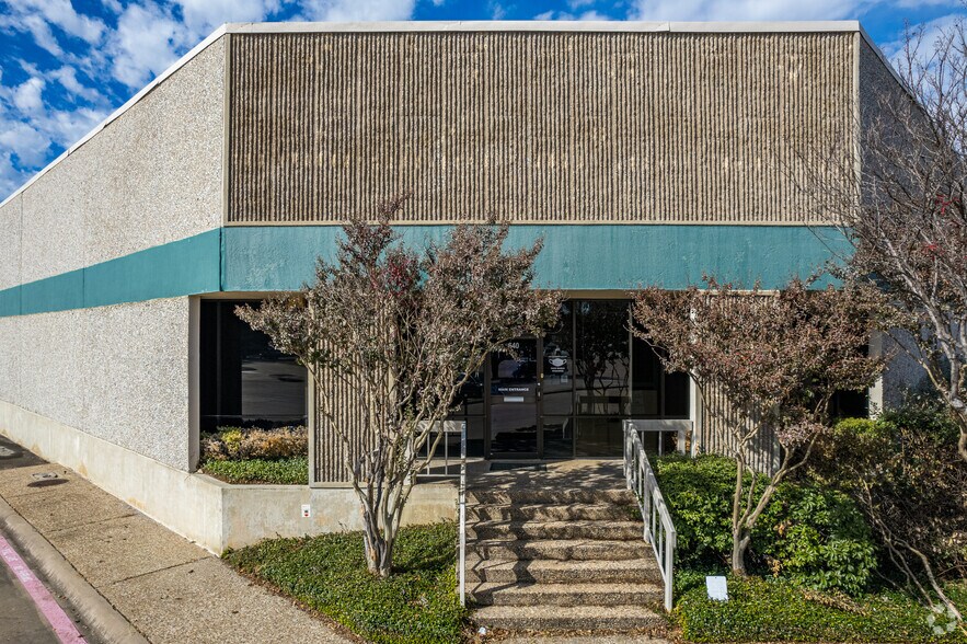 More Photos Of 640 International Pkwy, Richardson Unknown For Lease