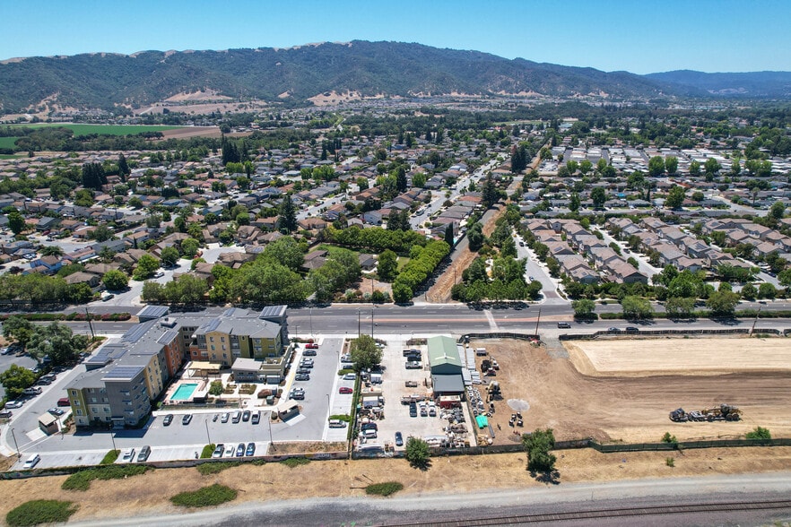 More Photos Of 6620 Monterey Rd, Gilroy Warehouse For Sale