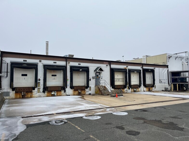 More Photos Of 4591 Colebrook Ave, Emmaus Distribution For Sale