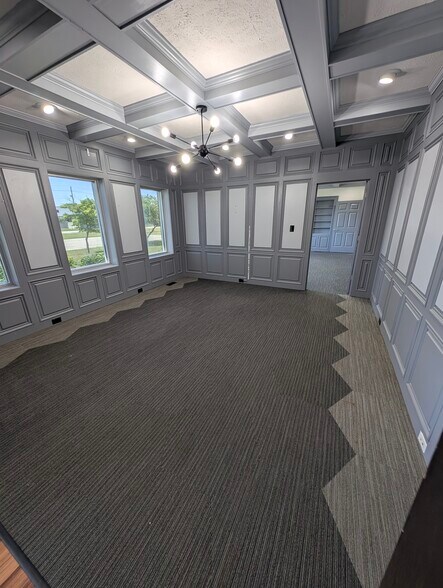 More Photos Of 6051 S Indianapolis Rd, Whitestown Office For Lease