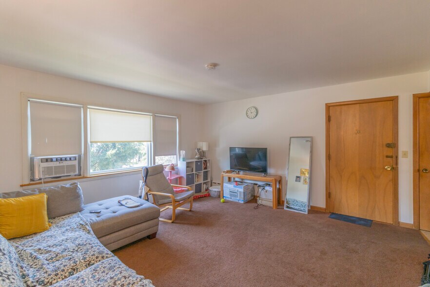 More Photos Of 4936 Greenwood St, Skokie Apartments For Sale