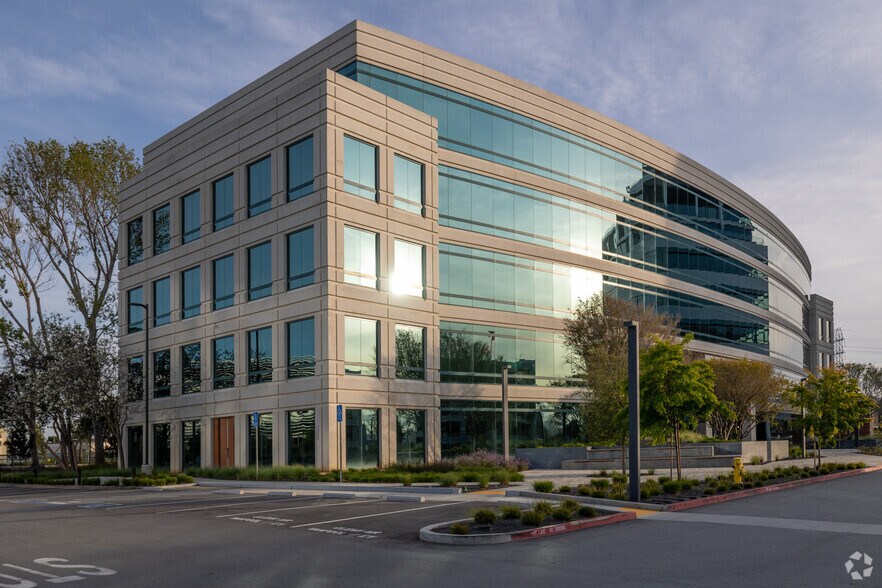 Primary Photo Of 555 Airport Blvd, Burlingame Office For Lease