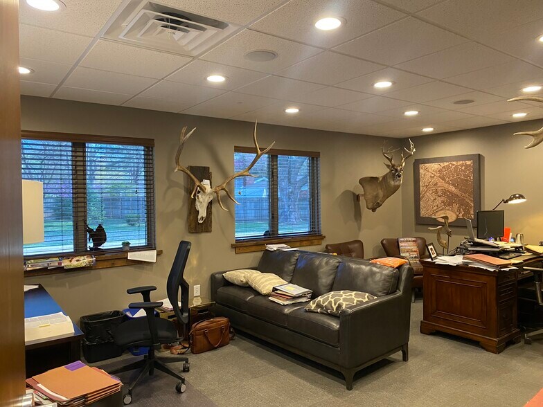 More Photos Of 1983 E Seminole St, Springfield Office For Sale