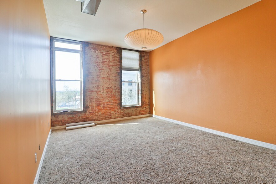 More Photos Of 102-104 W Columbus St, Kenton Office Residential For Sale