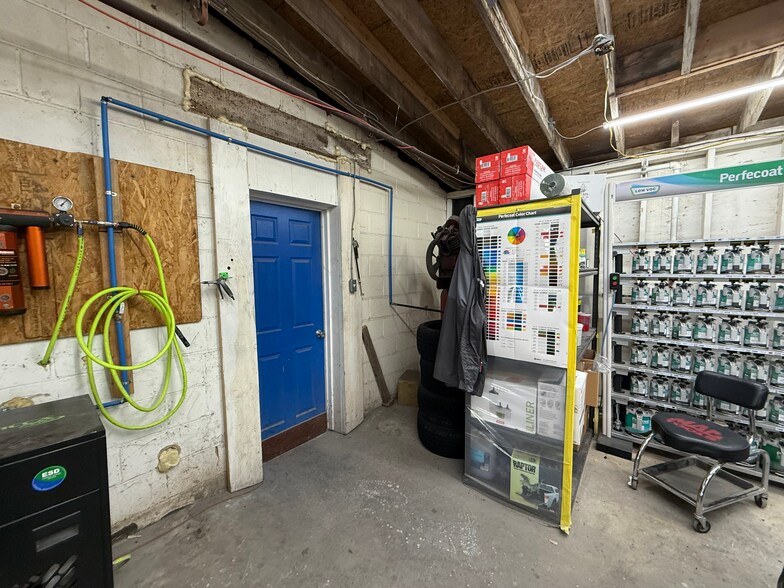 More Photos Of 9 Wilson Dr, New Castle Auto Repair For Lease