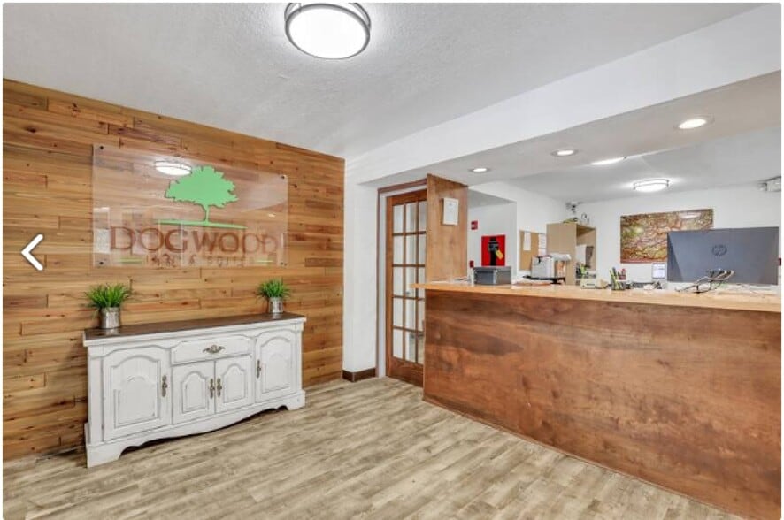 More Photos Of 4071 US 17, Richmond Hill Hotel For Sale