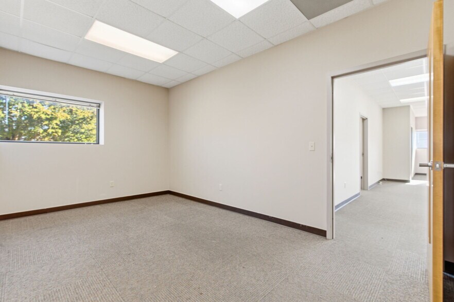 More Photos Of 1612 N Osteopathy, Kirksville Office For Sale