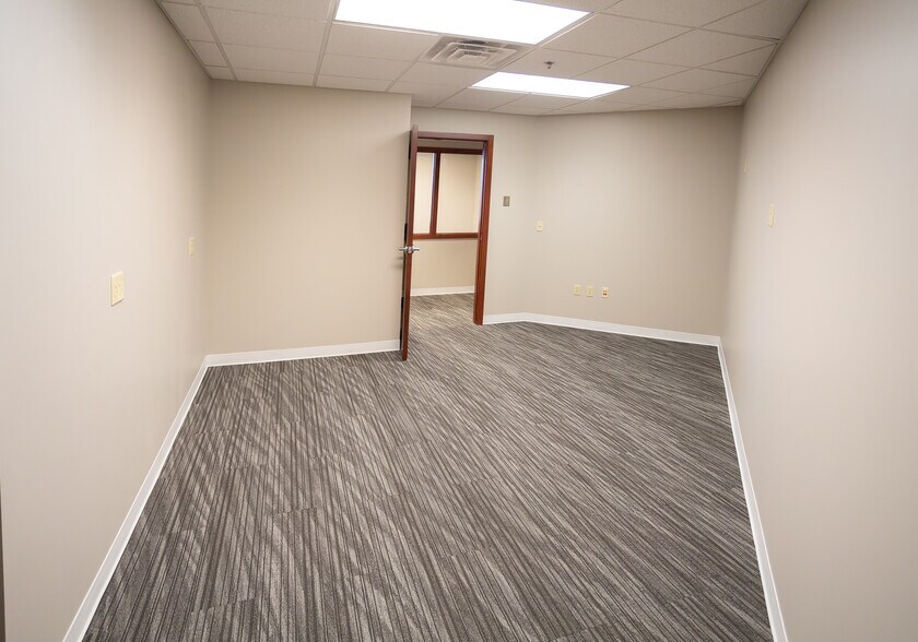 More Photos Of 19105 W Capitol Dr, Brookfield Medical For Lease