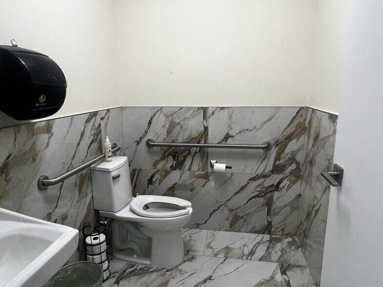 More Photos Of 35 SW 12th Ave, Dania Beach Distribution For Sale