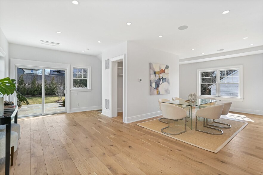 More Photos Of 25 Henry St, Greenwich Apartments For Sale